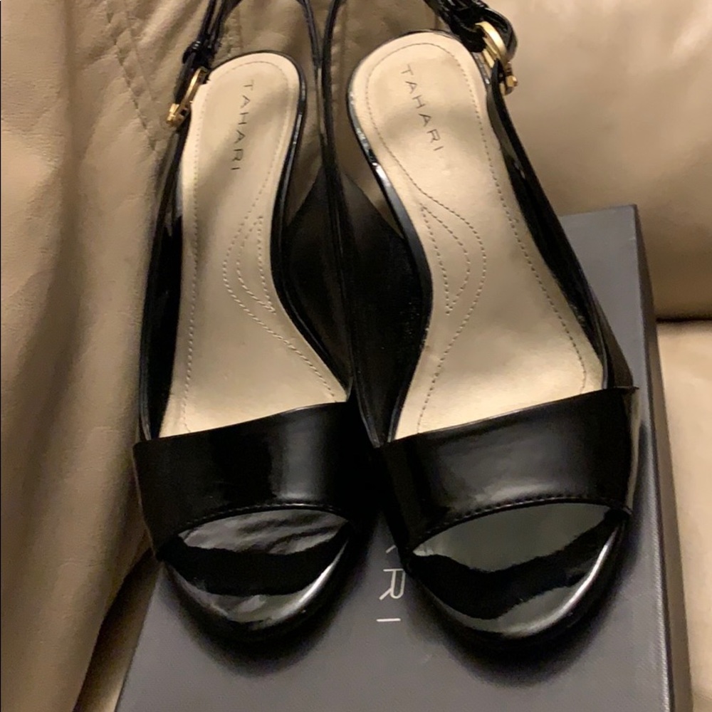 TAHARI Black patent wedge sandal size 8